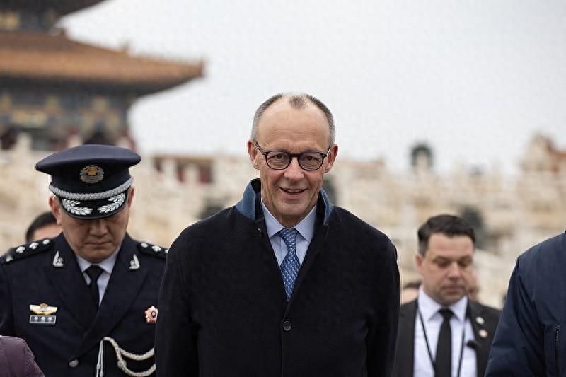 德国总理默茨在中国两天一夜，完全没了之前高高在上的样子
 
2026年2月底，德