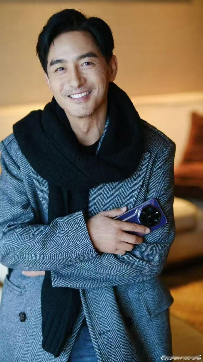 程莉莎沉迷郭晓东披哥初舞台 家庭追星现场太有趣，程莉莎深陷郭晓东披哥初舞台无法自