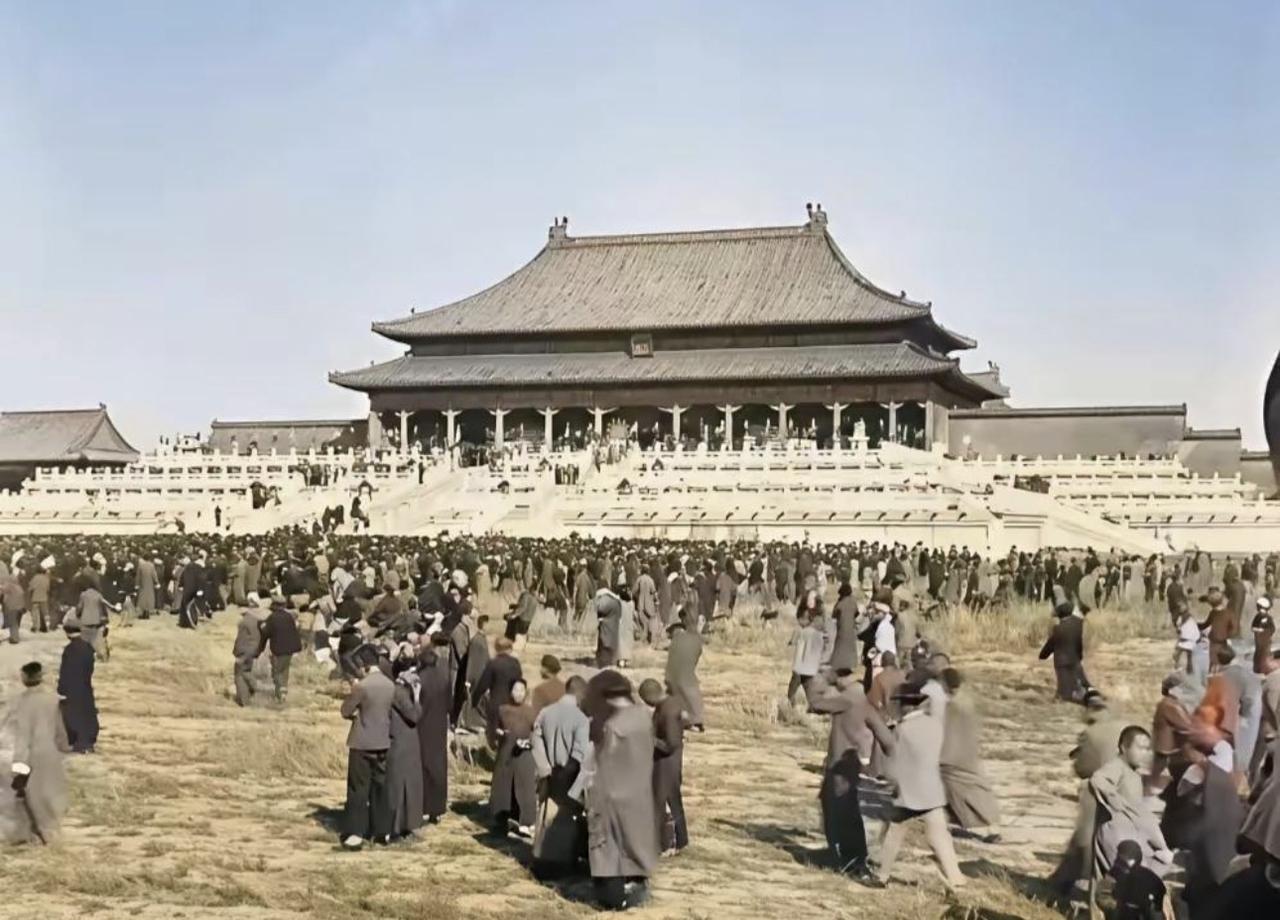 还得是国家富强啊，就故宫曾经也荒凉过！

我在北京生活那些年，经常去故宫，大气磅
