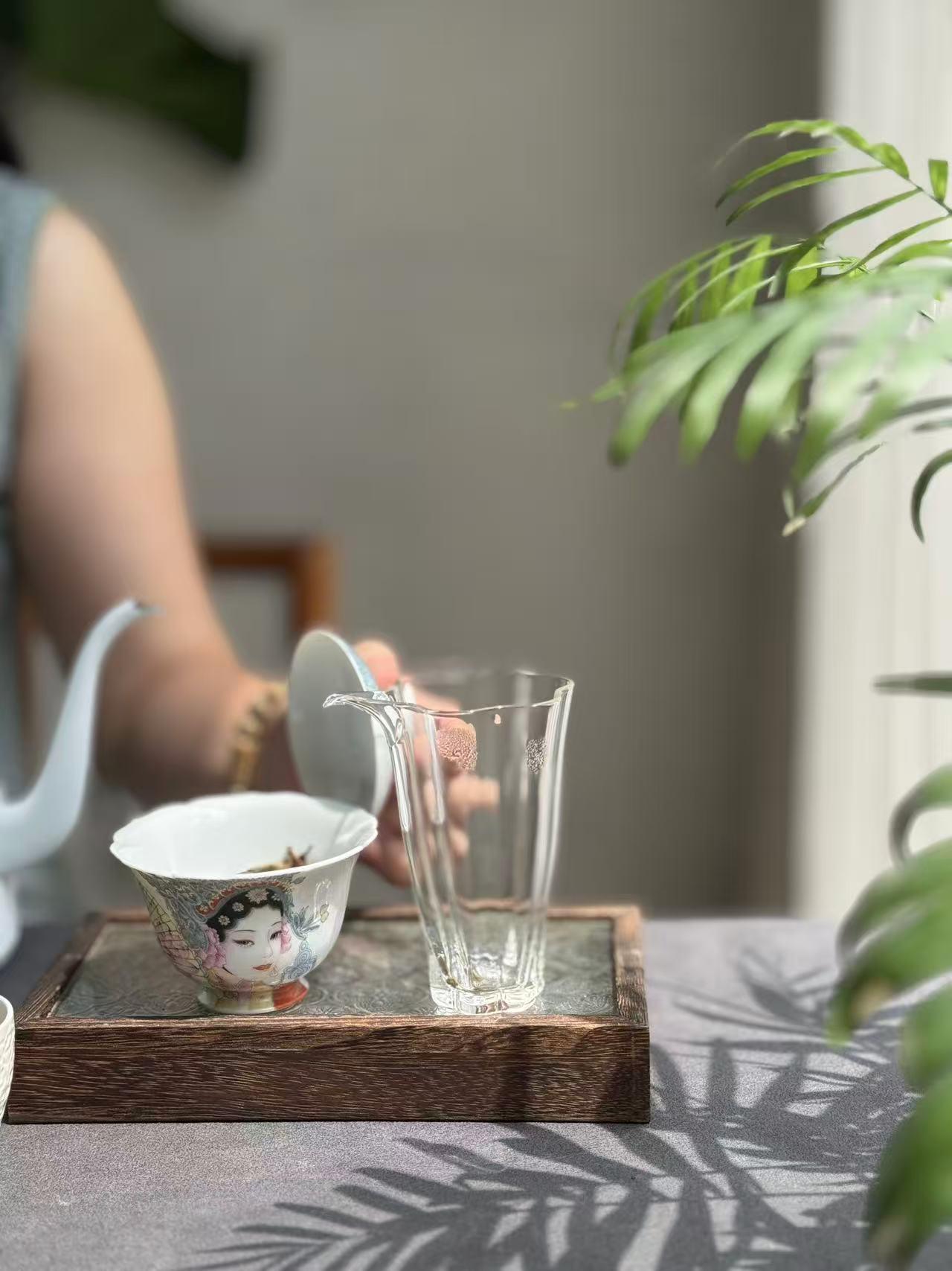 老茶客都不一定知道的茶叶真相！
最近几年，老茶一直是茶圈里的热门话题。
但要注意