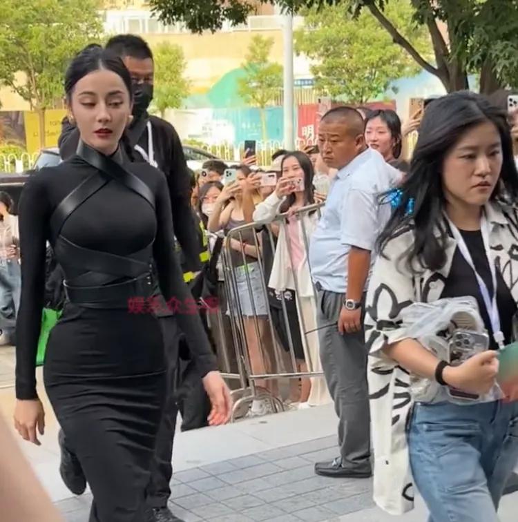 身材真好，那么瘦居然还能做到前凸后翘[大笑]新疆人就是，很容易老说实在话新疆人最