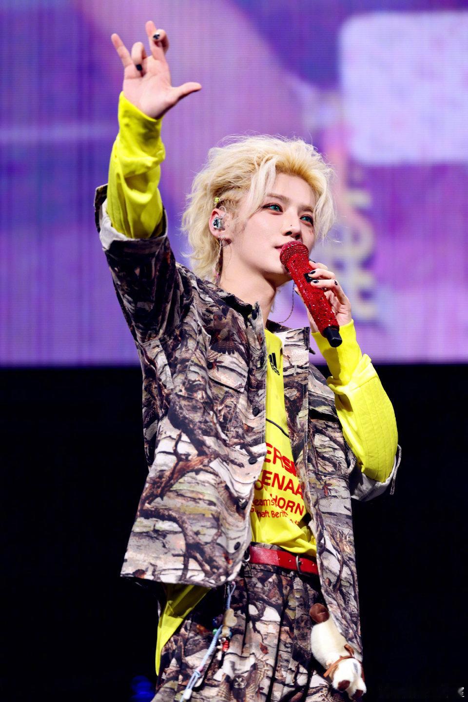 歌手统计演唱会动员不了30w人的不准带我们鹿晗半开麦的不准带我们鹿晗不唱自己歌的