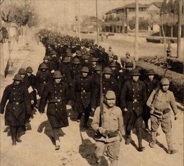 1937年，2000多名中国警察，被6个日本兵押往南京城郊屠杀！有人说：“如果有
