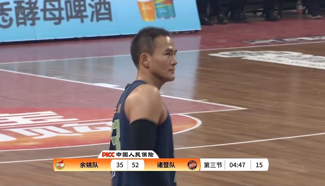 余姚队球员偷偷被改键盘了吧，一整场都在不断的倒地，虽说胜负无关晋级了，但诸暨队又