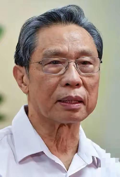 89岁钟南山近况曝光，这才是年轻人该追的顶级偶像！
 
89岁钟南山院士的讲课视