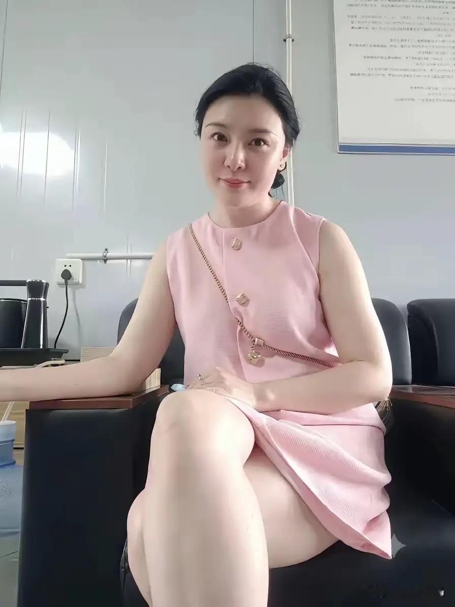 姐离了，姐可以疼你…
离婚姐