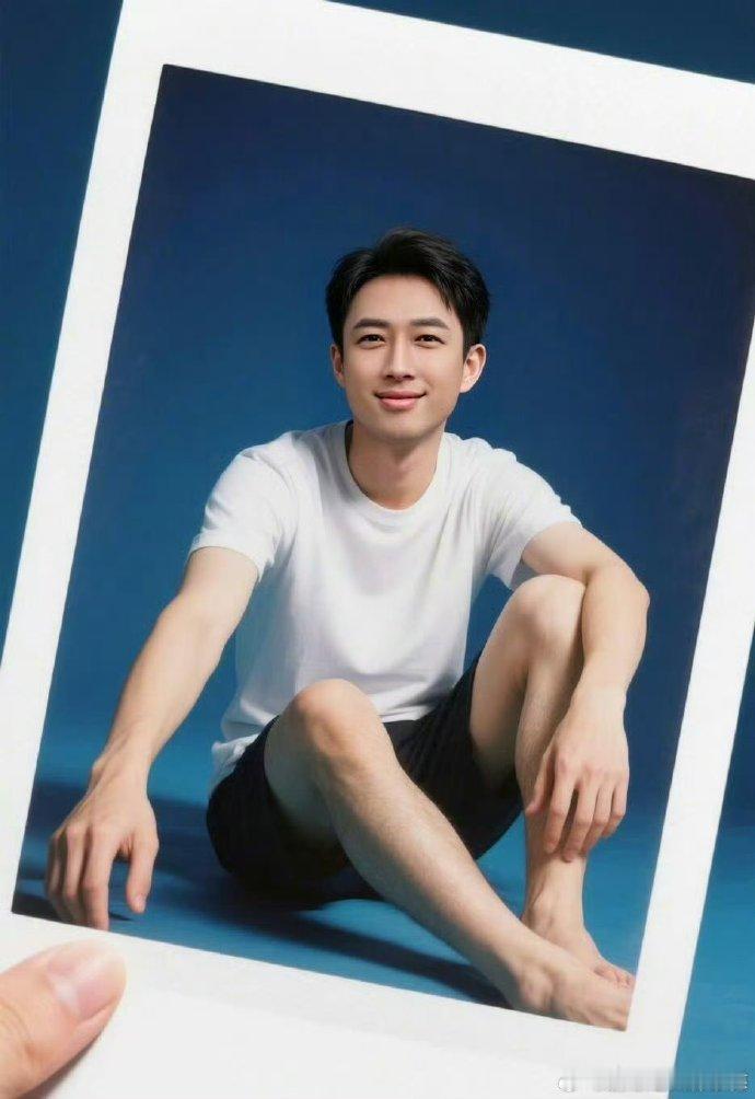 于正把自己p成了李现 家人们快围观！于正的撕拉片堪称P图界“教科书”，硬生生把自