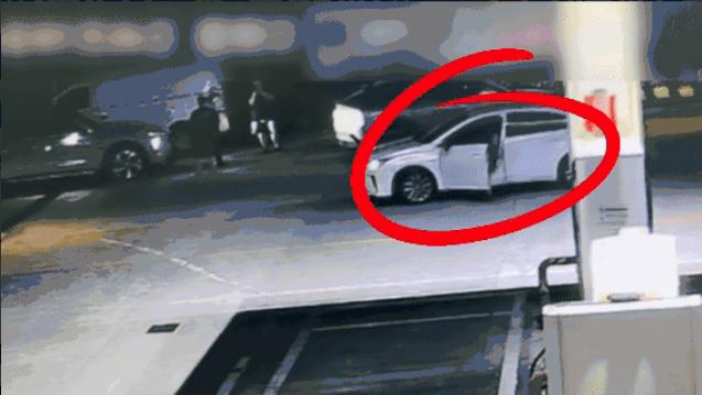 浙江一男子凌晨充电时遇到交警，上前围观搭讪“你们在查酒驾吗”，还自曝喝酒，被当场