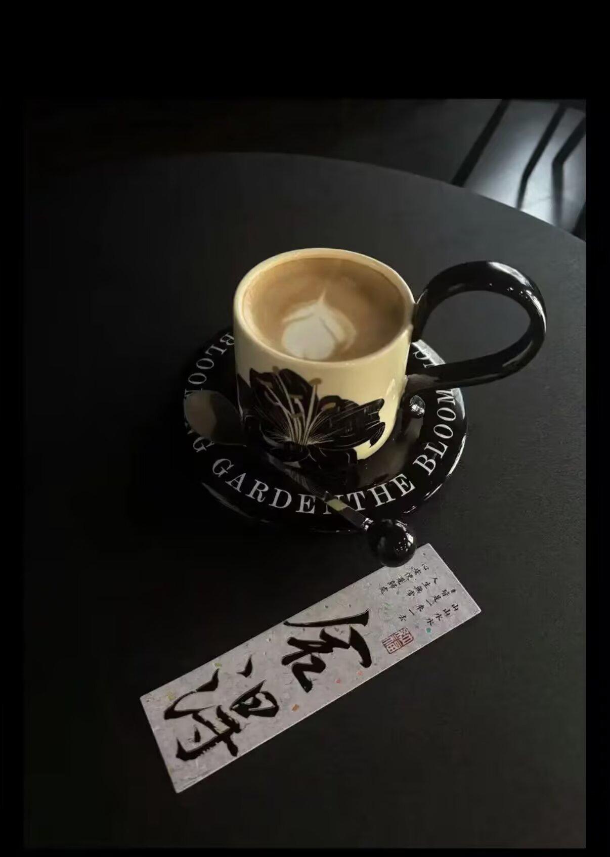 人生难道真只有奋斗和追求吗?
聪明人最好学会少教育别人。
即使有血缘关系，你跟你