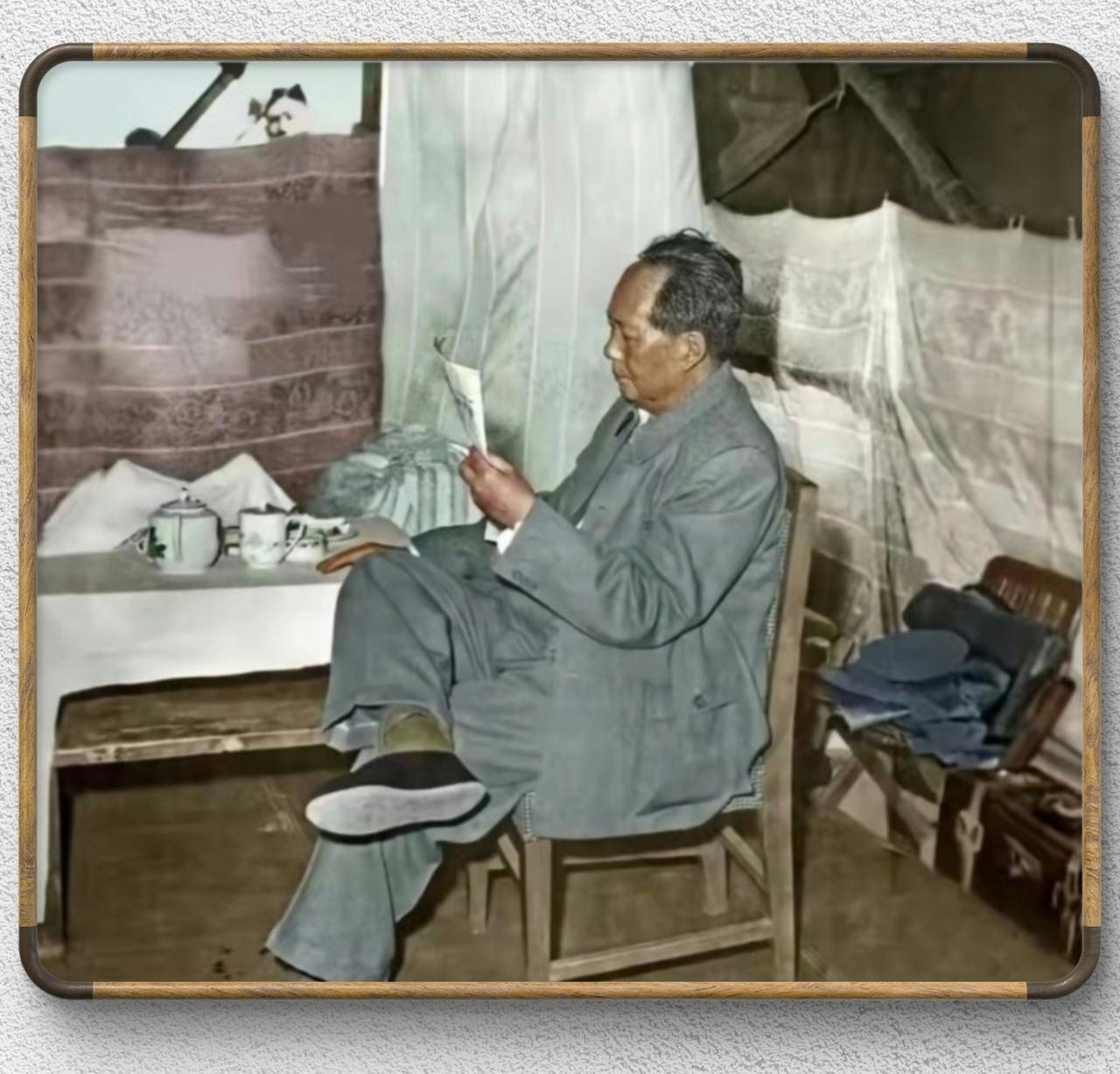 1965年，毛主席来到密云水库视察