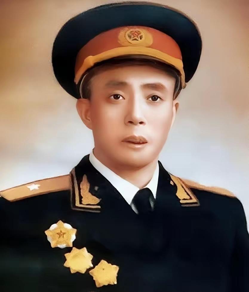 他是开国少将，1976年唐山大地震，他紧急赴京领命，率先飞抵灾区，统筹部队、抢修