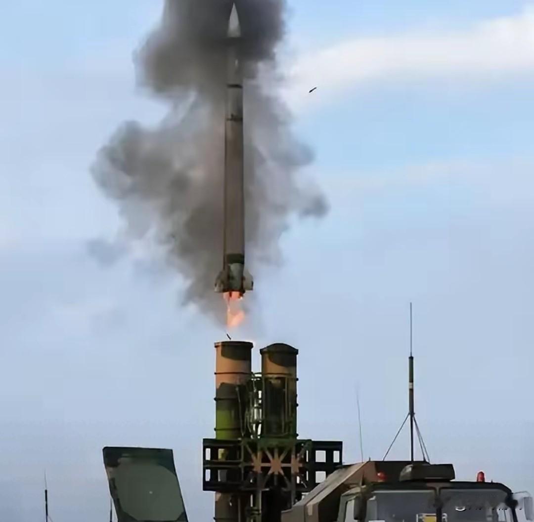 南亚大战一触即发！印度坦克师在集结！想打就打，巴基斯坦装甲师向印度边境前进！
这