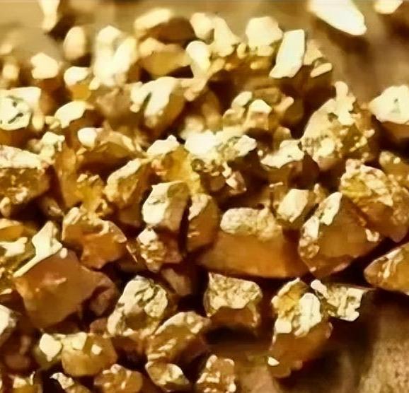 熊猫占据全球稀土分离加工领域90%的产能，中重稀土产量占比更是超过95%。即便对