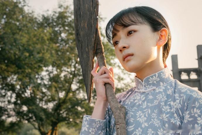 文娱智库对话八千里路云和月 听说在拍战地医院的戏份时，为了更真实地体现战伤妆甚至