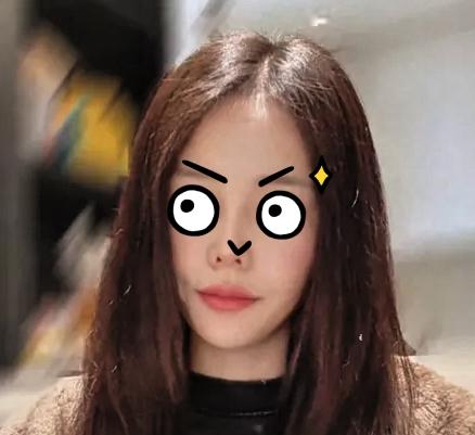 三石一句看似洒脱的话，藏不住新号冷清的现实。

宣传一周、直播专门引流，新号粉丝