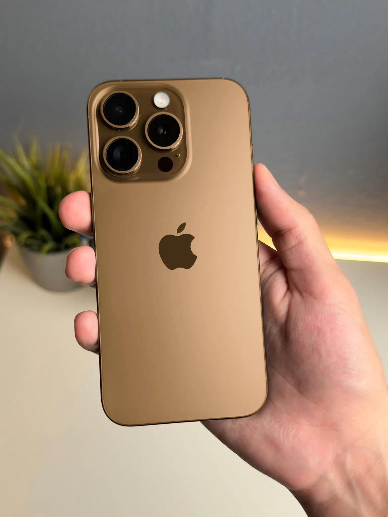 iPhone 16 Pro古铜色假想图曝光，感觉好看？

带上手机壳，乍一看和i