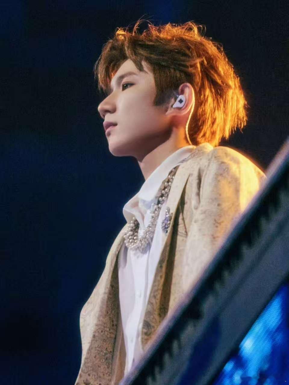 王源走向你王源接住相逢的意义王源接住所有相逢的意义，哇塞，