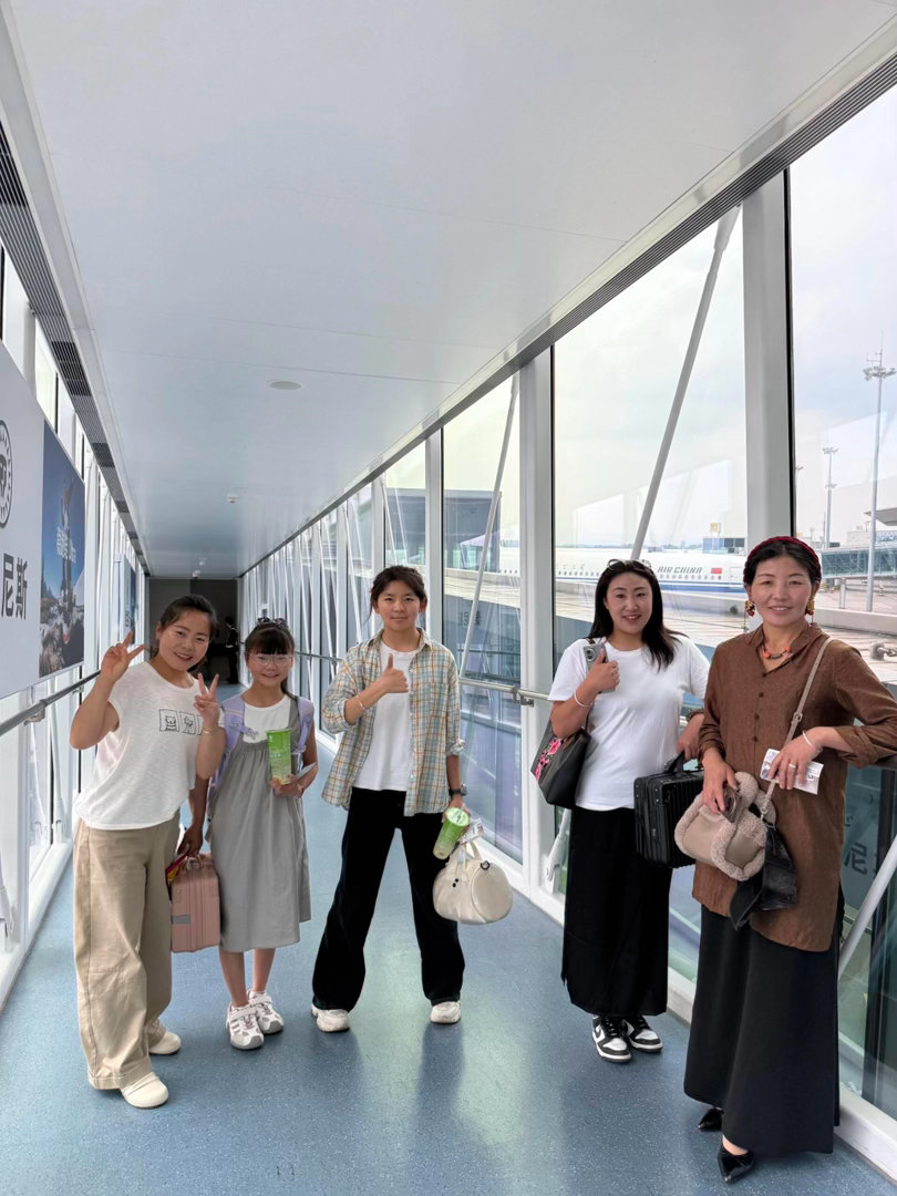 拥吉和妈妈一起来看赵露思澳门演唱会了    那一年小小的勇气射出的箭正中眉心  