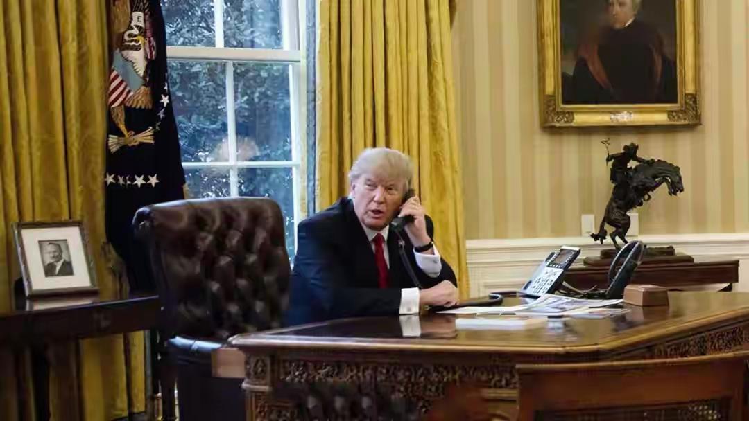 战争边缘？特朗普与马杜罗一通电话谈崩了

一通不欢而散的电话，把委内瑞拉推到了国