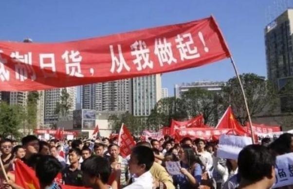 反差太明显了。从前中日一有摩擦，全民自发抵制日货的声音铺天盖地，如今中日博弈持续