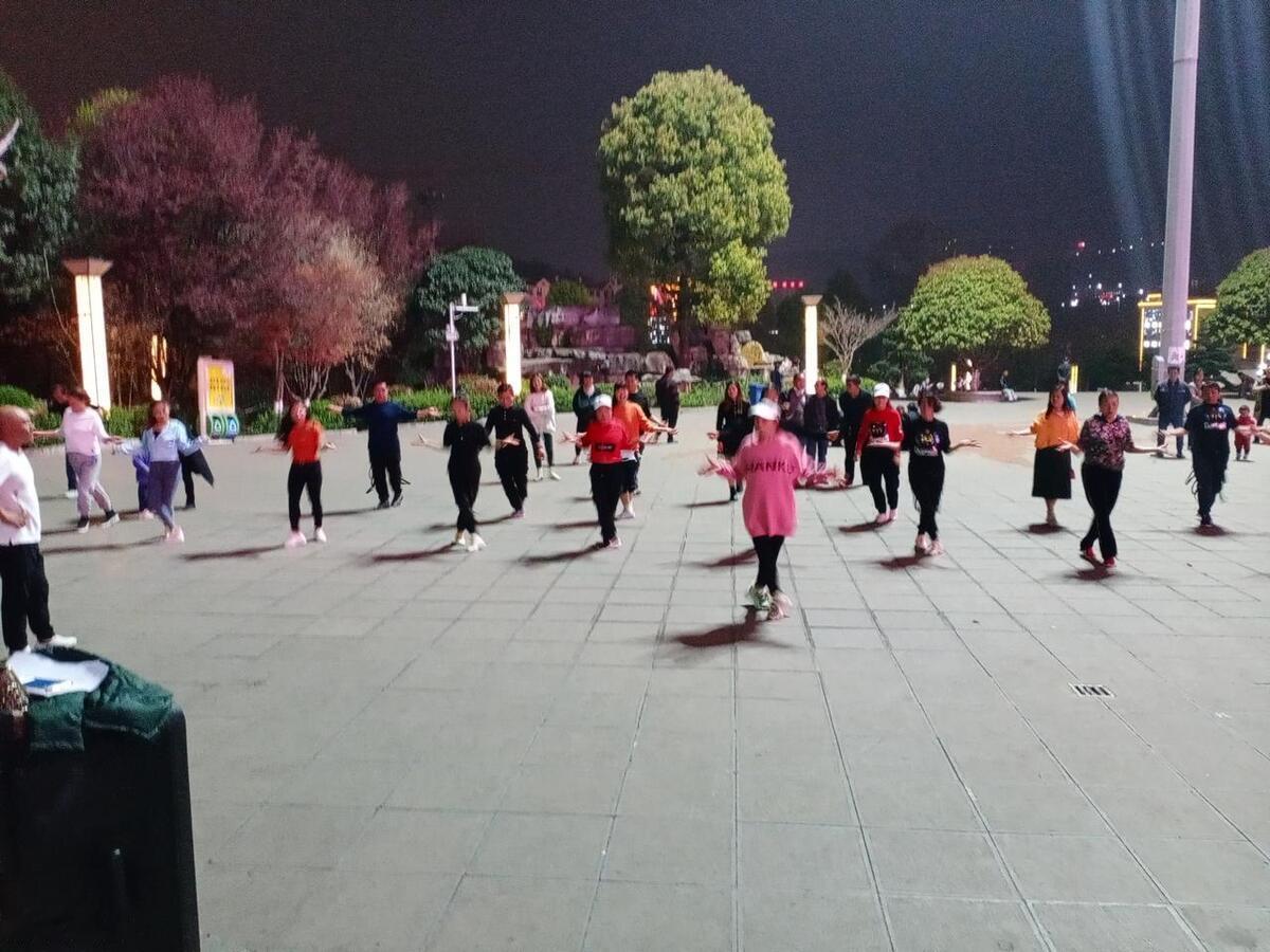 50以后不想生病？坚持做好9件事，健康又长寿

1、动起来

生命在于运动，不管