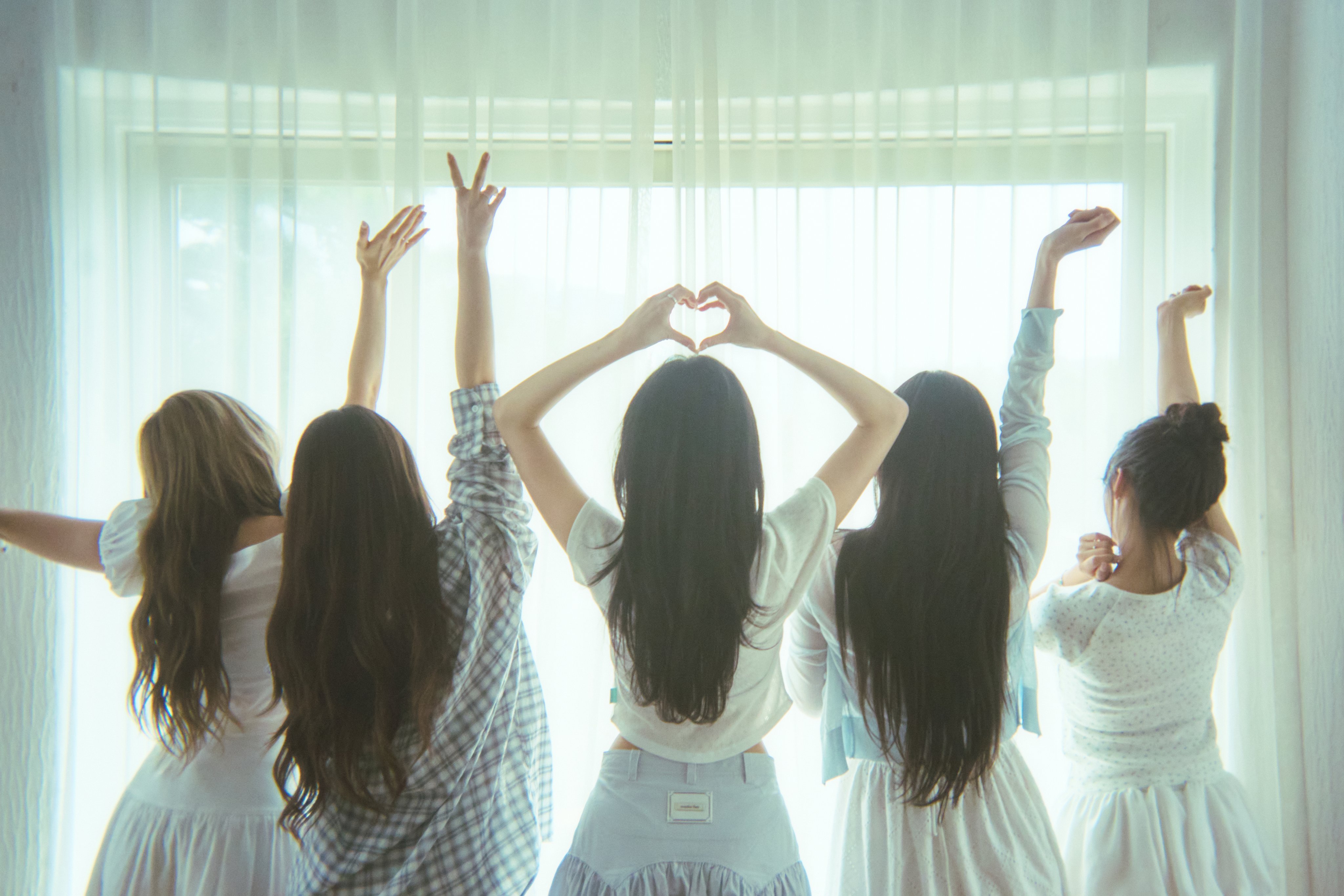 李娜炅[超话]🐣蜜桃笑颜李娜炅 [图片]250508 官X更新[📢] flo