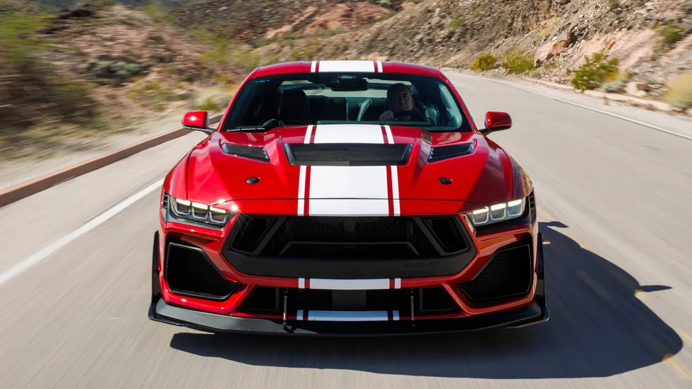 Shelby Super Snake版野马，拥有高达 818 马力的强劲动力，有
