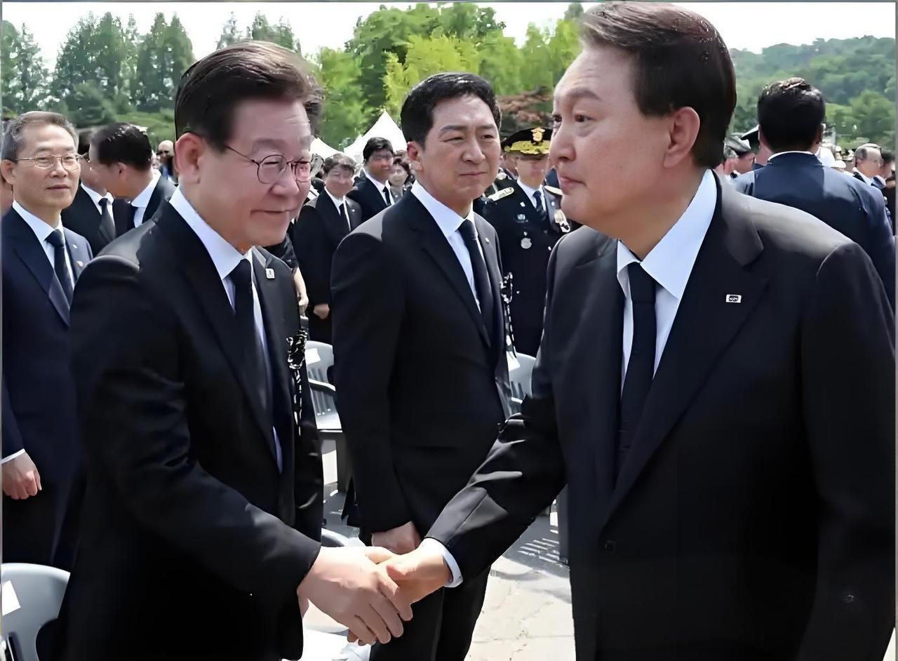 李在明终结“青瓦台魔咒”，极有可能成为韩国历史上最厉害的总统之一。

2025年