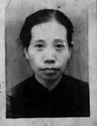 1938年冬，一位母亲带着儿子一起报名黄埔军校。招生负责人对母亲说：“你年龄超了