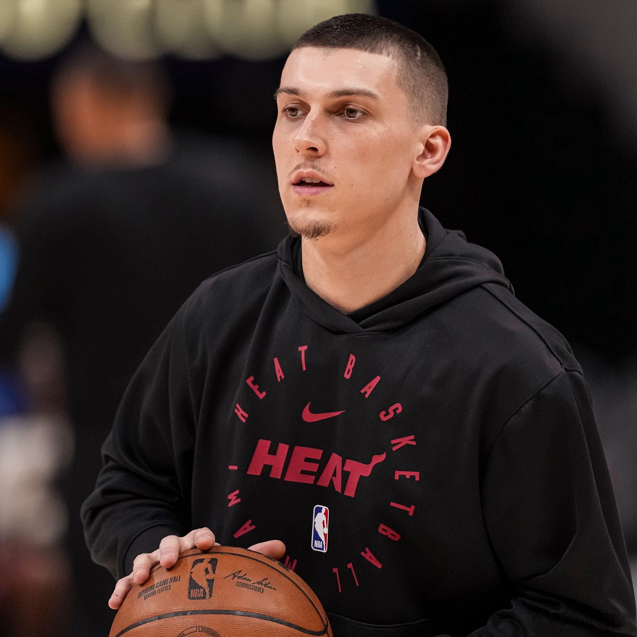 希罗因为未能入选NBA最佳阵容，失去了签下一份5年3.8亿美元超级顶薪合同的资格