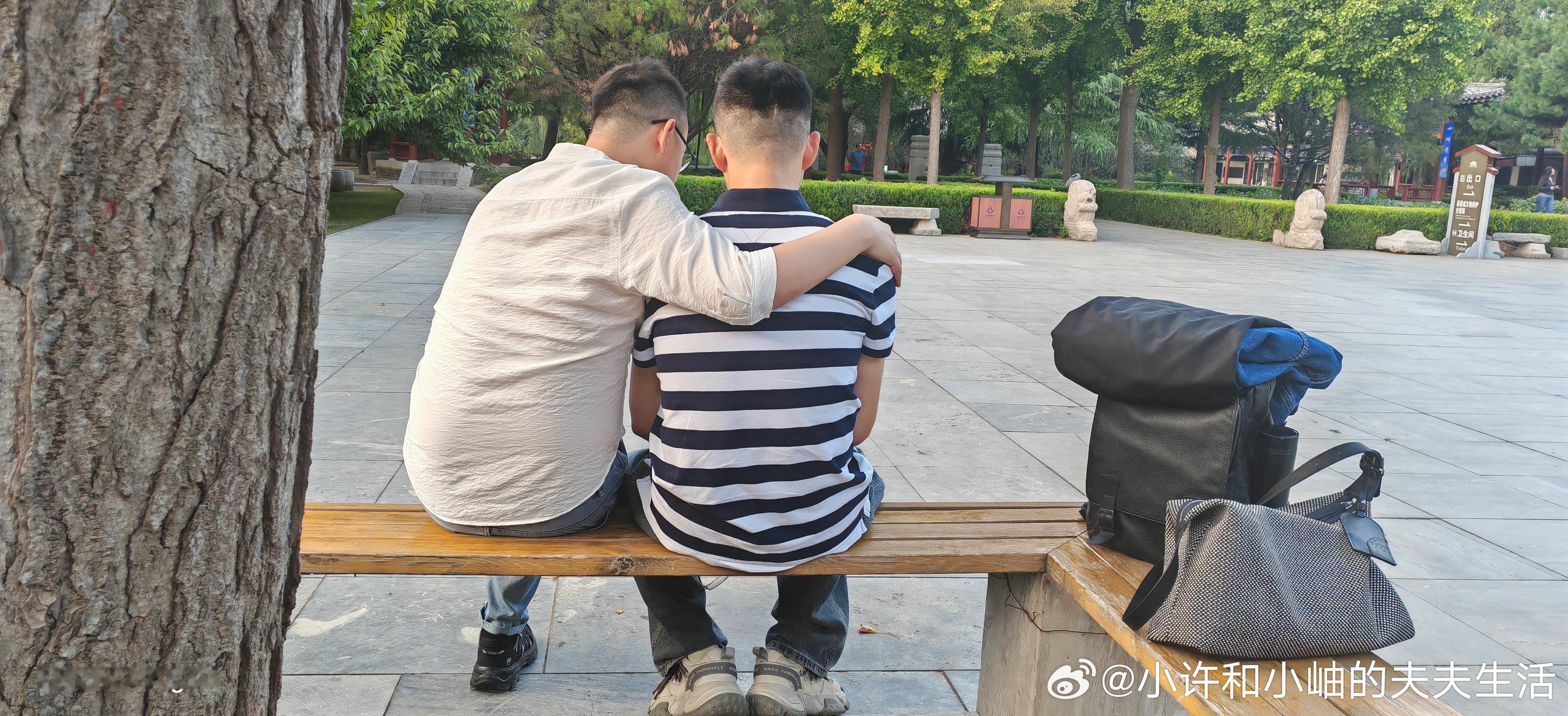 老许出差石家庄我们俩小尾巴屁颠屁颠的跑来嘚瑟，哈哈哈。各种逛吃。今天我家小可爱送