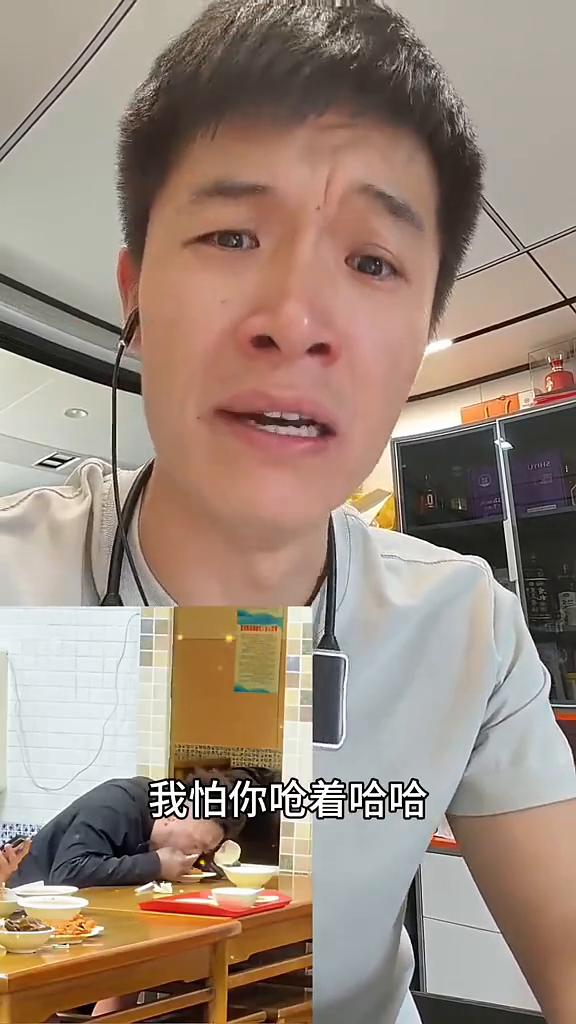 镜子里的人好面熟。
忍住别笑，看视频全程没有一句台词却能把人笑个半死。友情提示：
