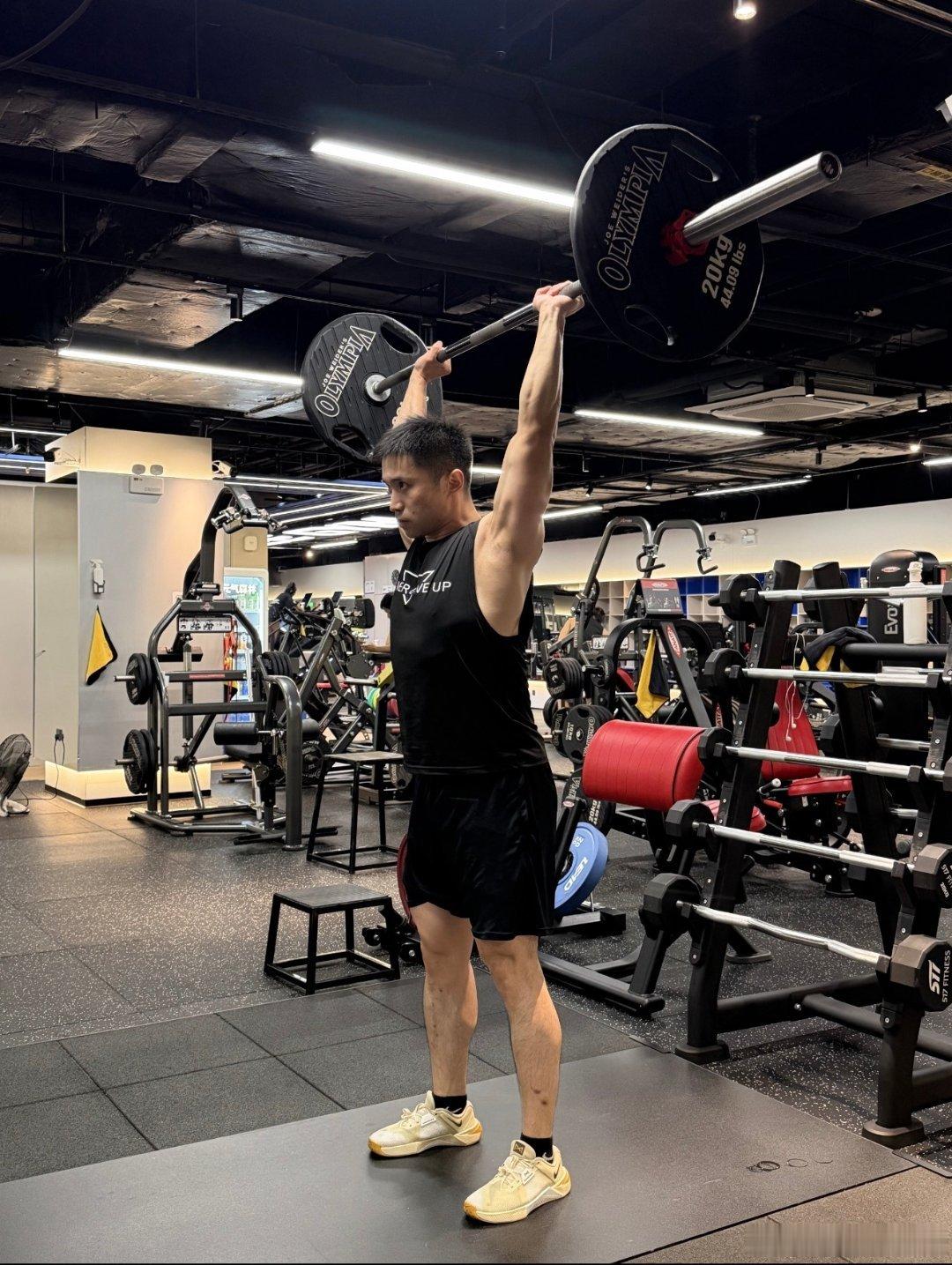 喜欢健身跑步肌肉男体育生 ​​​