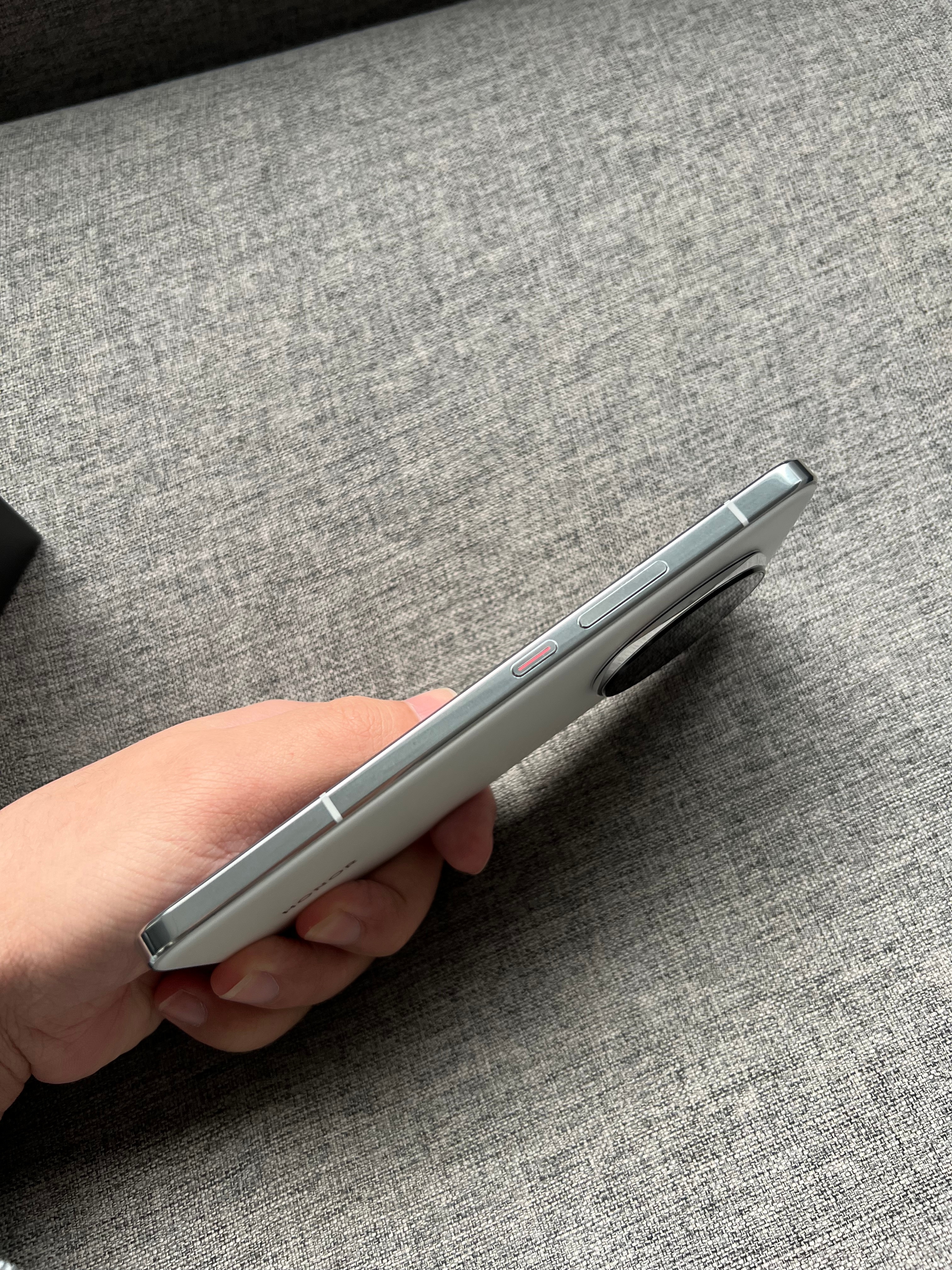 荣耀Magic7 16+512G 雪域白，屏幕完美，中框轻微划痕，电池效率100