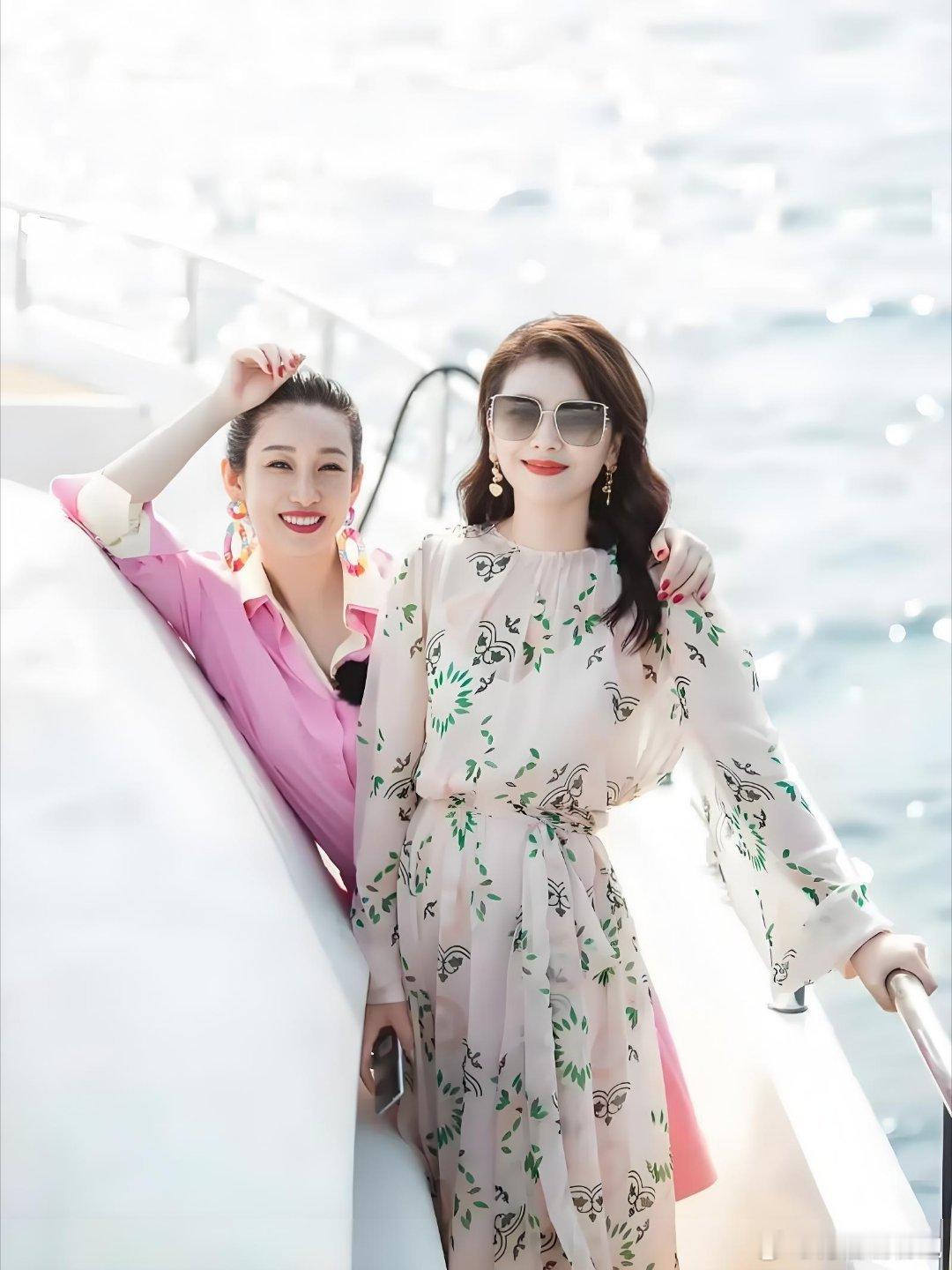 刘涛秦海璐 直女下嘴就是狠是谁还没有嗑到我们刘涛秦海璐这对儿闺蜜情！活动现场秦海