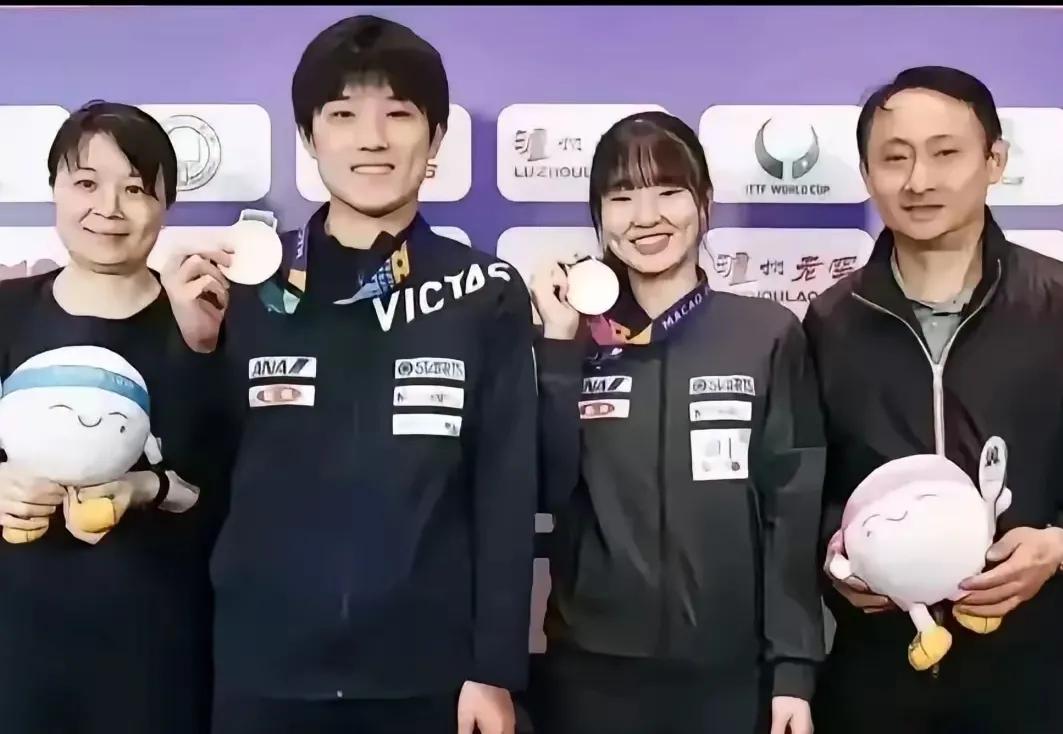 最近，这一家人的话题挺多啊！尤其是亚锦赛，兄妹俩夺得骄人的成绩后，发现理性的评价