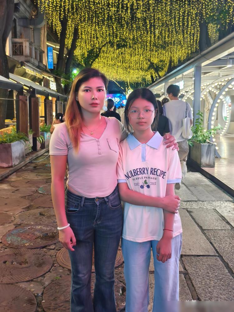 大家好，我是一个离婚的普通女人，带着女儿生活，女儿九月份就要读初一了，现在暑假，