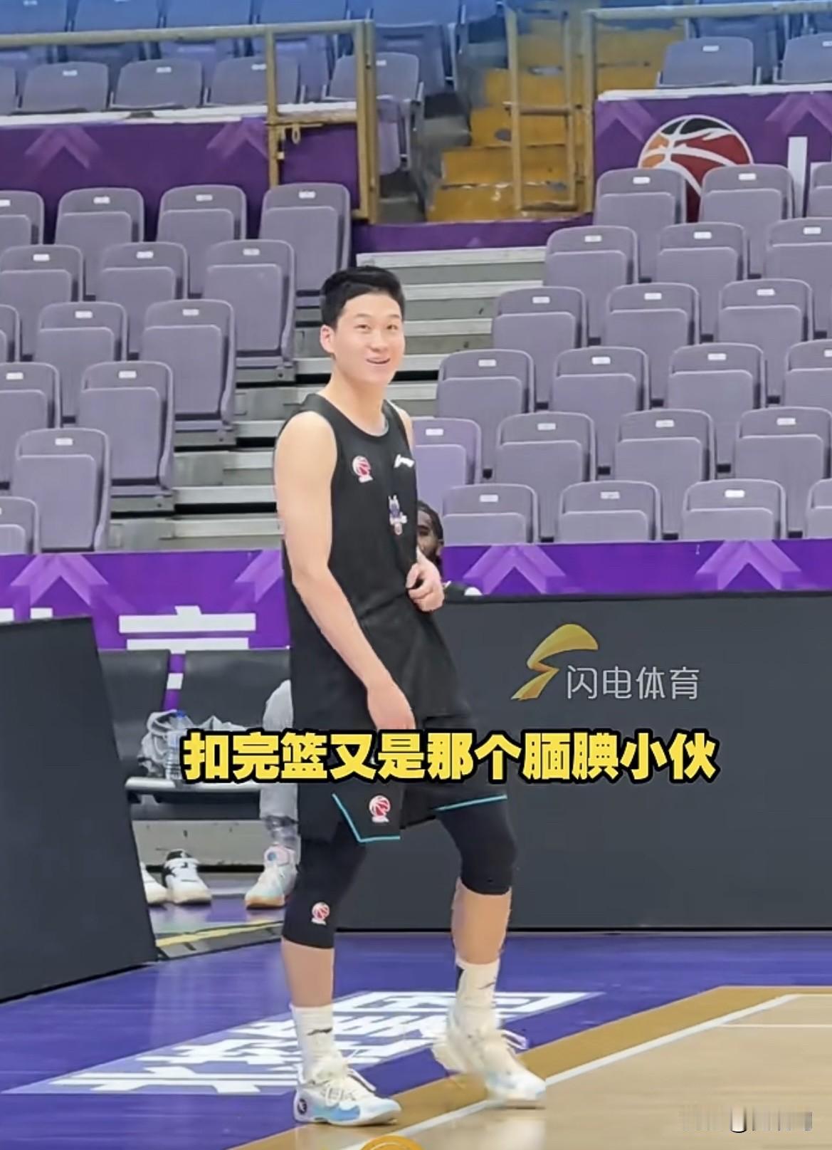 18岁的王证，刚刚进入山东男篮一队，今晚客场对阵北控比赛，进职业生涯第一次正赛大