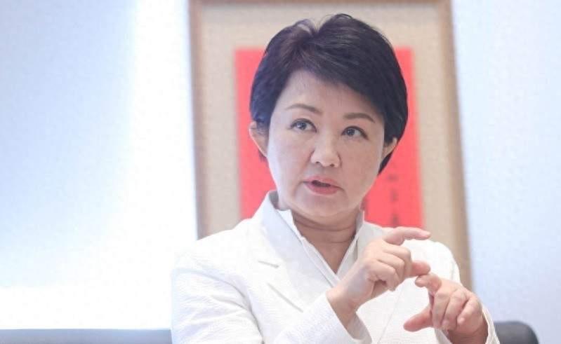 近日在台湾岛内的一项民意调查中，郑丽文的支持率，再次名落孙山，只能排列在蒋万安、