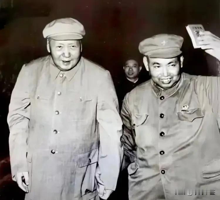 1969年初春的一个夜晚，毛主席以其深邃的战略眼光与对军队建设的高度关切，特意召