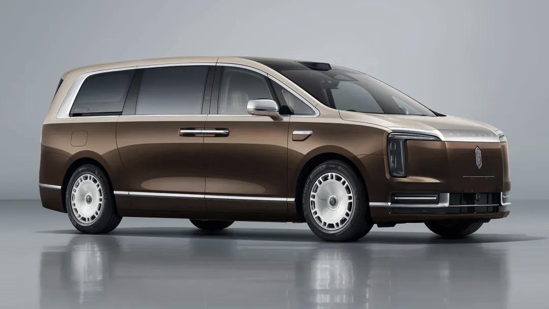 知道尊界要推MPV，但没想到出来的这么快。V800这个外观出来，智界V9可以推下
