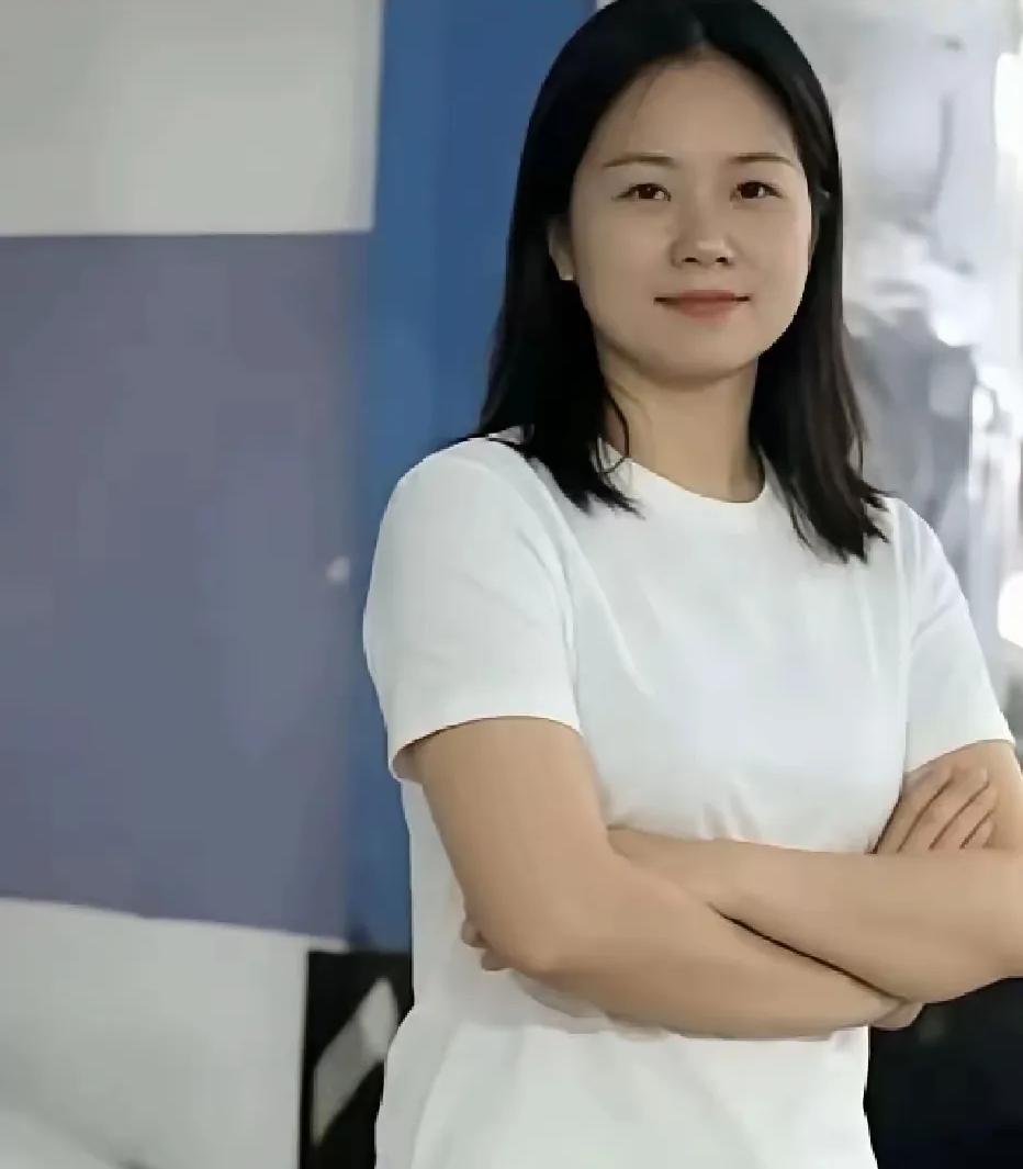 心理决定行为，彭梦曦霸占别人车位背后的心理是什么呢？看看她的资历就知道了:202