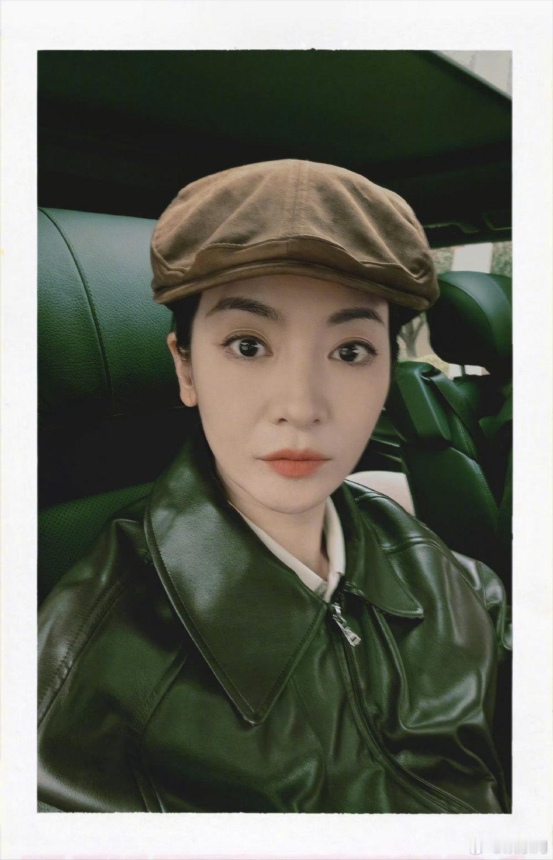 李晟首谈乘风一年后的成长李晟诠释了乘风带给女性的力量，不必一直紧绷向前，学会停下