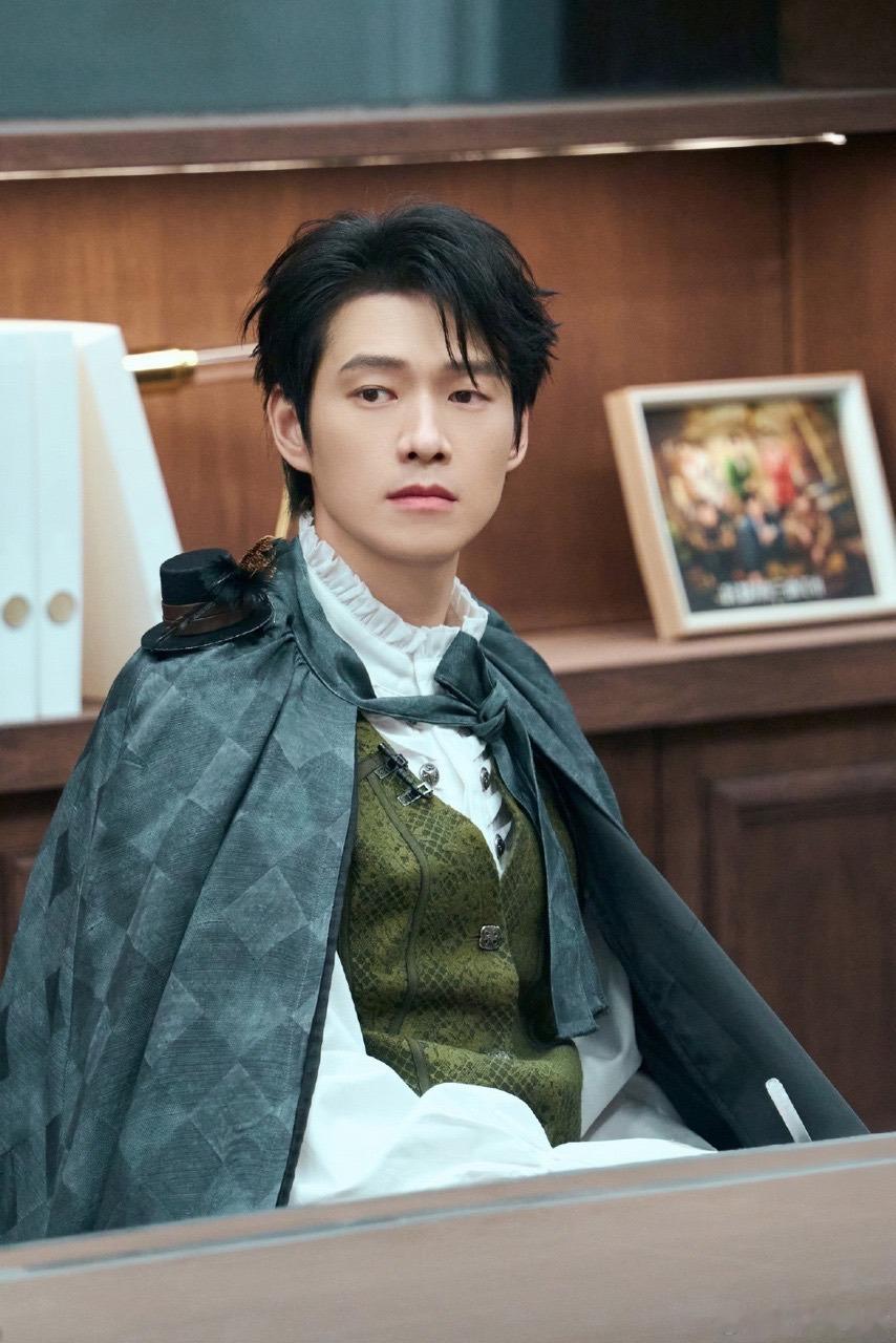 娱乐[超话]魏大勋大侦探斗篷造型魏大勋带你体验魔术世界 [开学季][开学季] 期