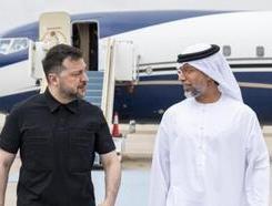 泽连斯基这波操作，完美诠释了什么叫“送上门的靶子”。小泽啊，你也是桌上食物，怎么