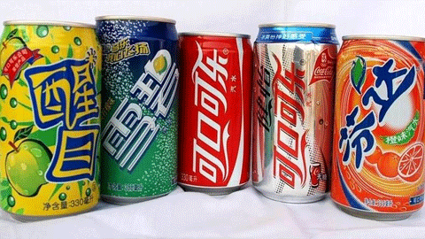 很多人听说喝碳酸饮料会导致骨质疏松，是真的吗？其实，这个说法并不完全准确。碳酸饮