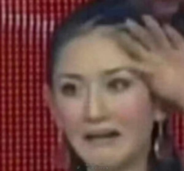 搜了一下林俊杰81年的，差20+，都可以生她了，属于老老老老老牛吃嫩草…难怪J粉