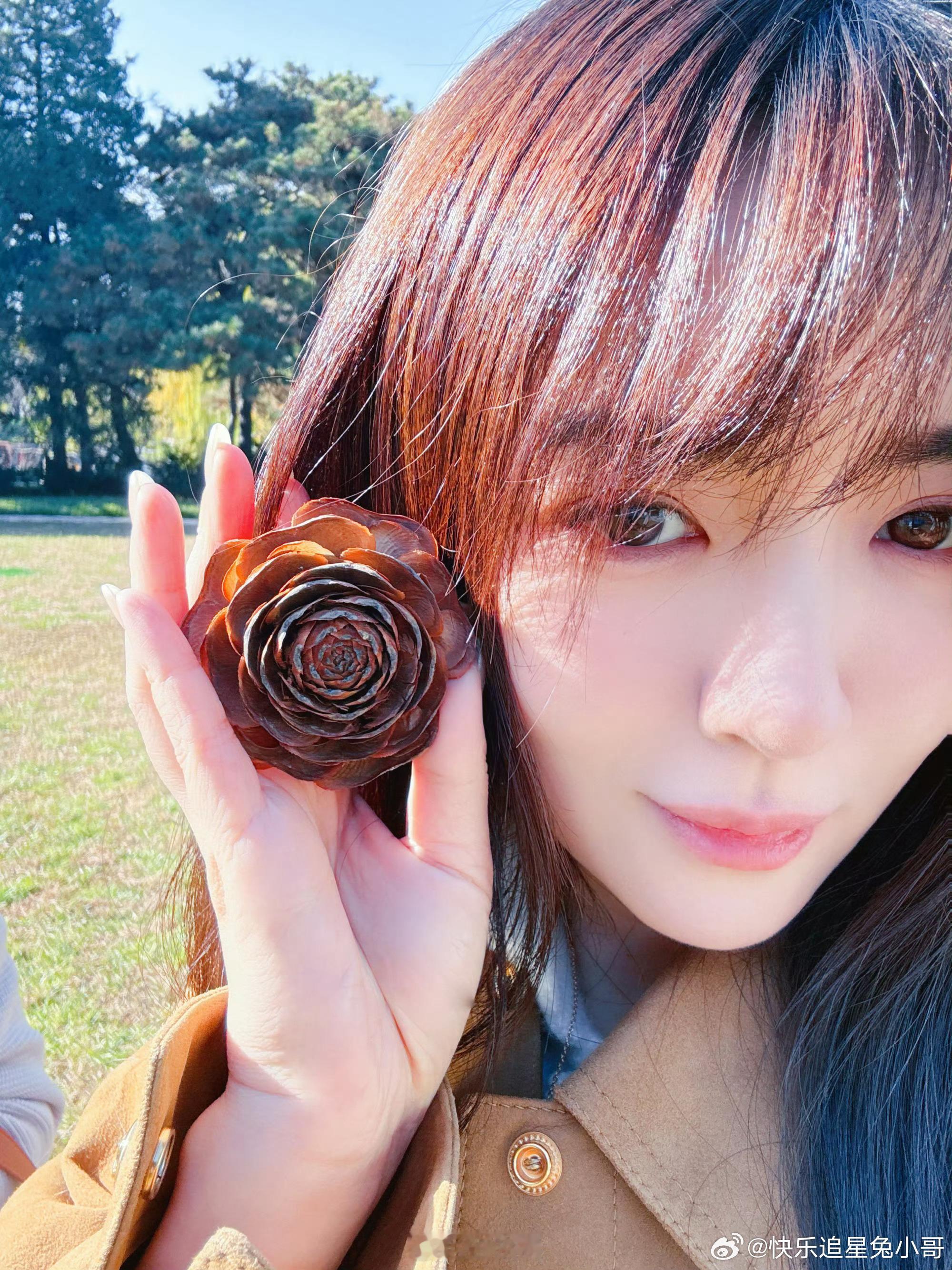 王晓晨一直用演技用作品说话的艺人。因为一段突如其来的半夜认爱，却开始被网友玩梗吐