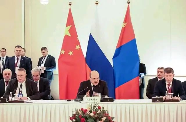为了解除美国海上航运对全球安全的潜在阴霾，中国与俄罗斯首次并肩携手，共同开辟了北
