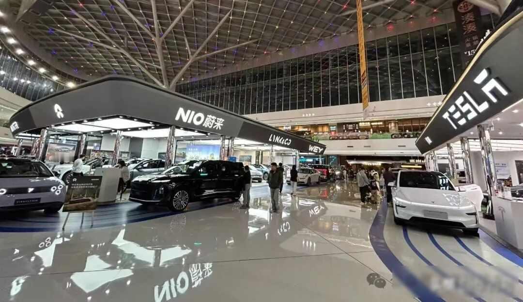 市场被严重透支，汽车经销商将要度过一个寒冷漫长的冬天！

       展厅空荡